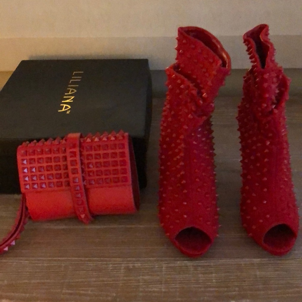 Spike booties and wrislet